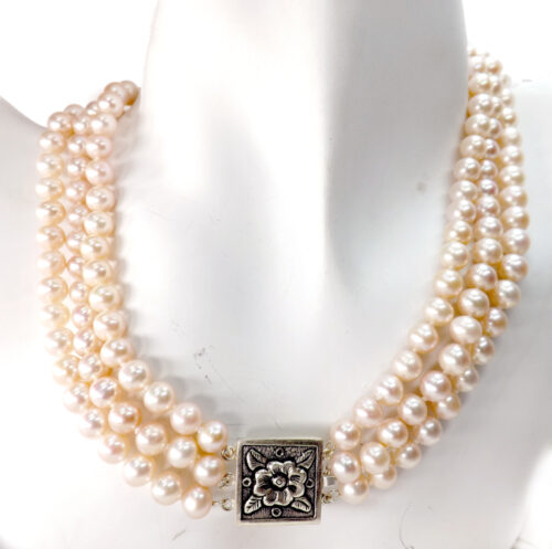 Pink Colored 3-row pearl necklace