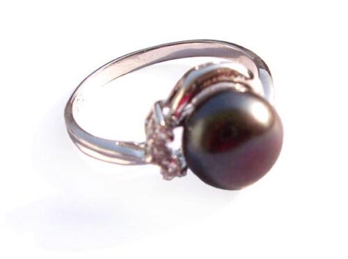 Black 8mm Pearl Ring in 3 Cz Diamonds