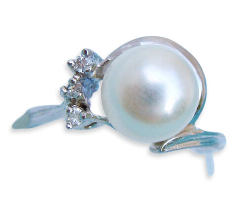 White 8mm Pearl Ring in 3 Cz Diamonds