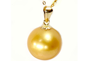 pearl pendant in 18k gold