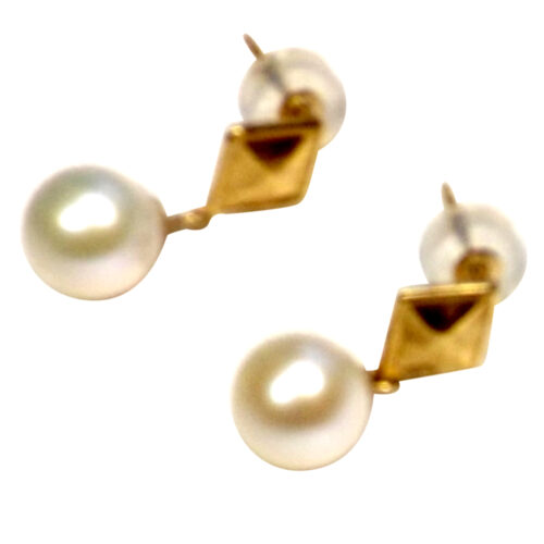 18K Yellow Gold Diamond Shaped Round White Pearl Studs Earrings
