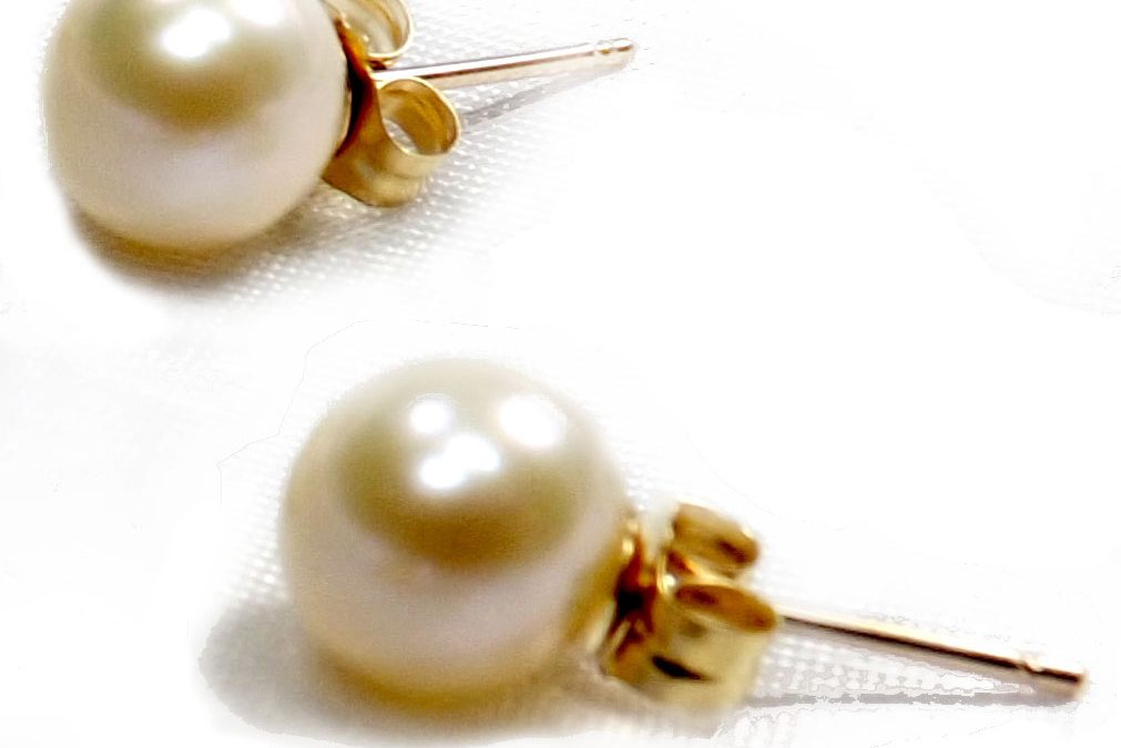 5.5-6mm Completely Round AAA Quality Pearl Studs Earrings 14KY Gold