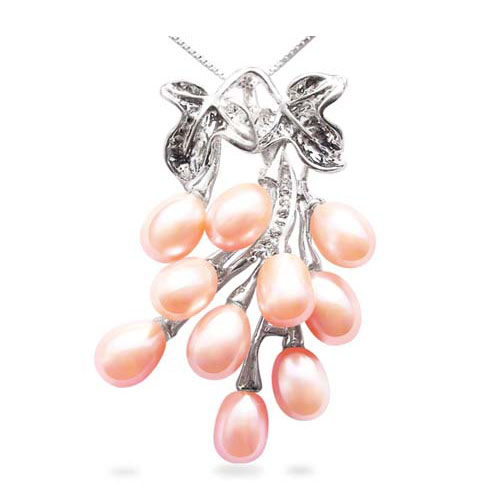 clustered pearl pendant