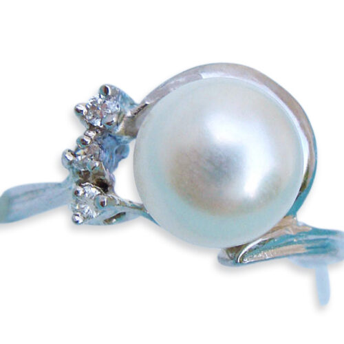 White 8mm Pearl Ring in 3 Cz Diamonds