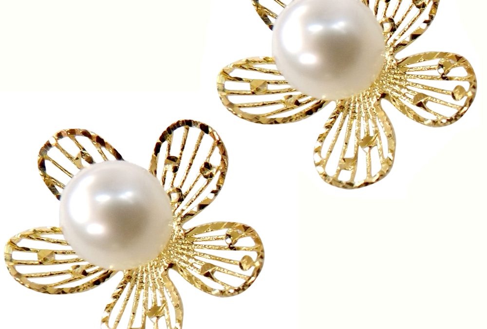 Large 18K Yellow Gold Flower with 7-8mm Round Pearl Earrings