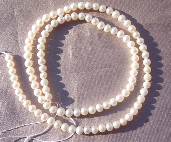 4-5mm White AAA- Round Pearl Strand