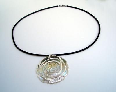 18K White Gold MOP Flower SS Necklace
