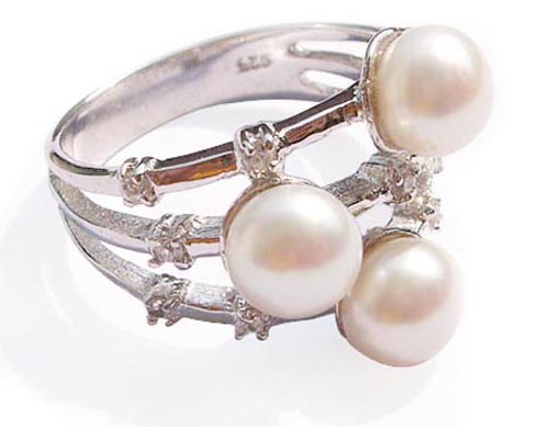 White 6-7mm Beautiful 3 Pearl Ring Pearl SSS Ring