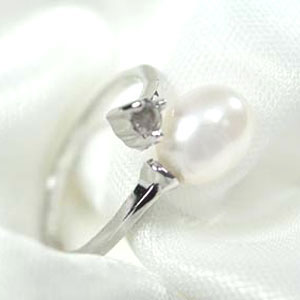 White 5-6mm Adjustable Sized Pearl Ring