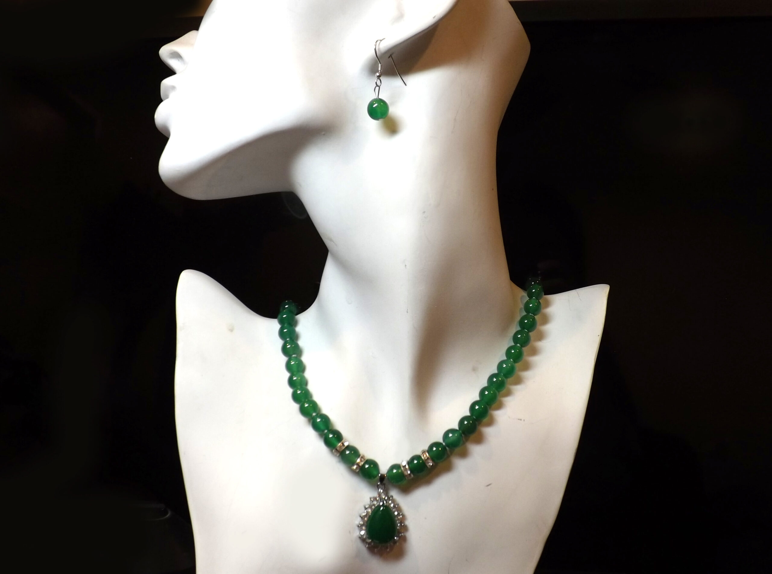 Jade necklace and earrings set of 2