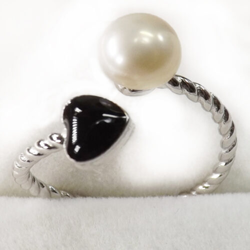 pearl silver ring with onyx