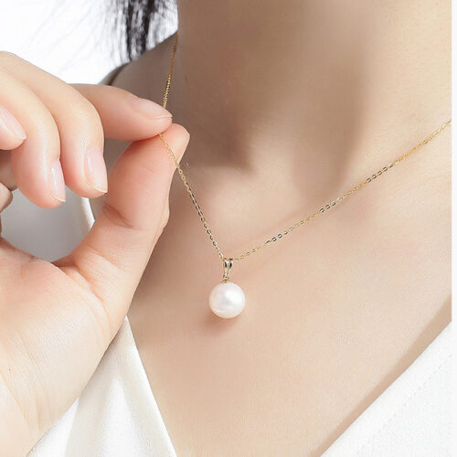 real round pearl pendant in 18k yellow gold