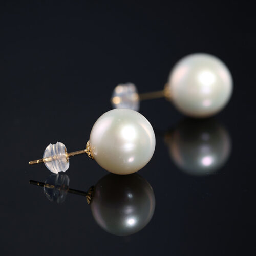 9-10mm round pearl earrings in 18k gold