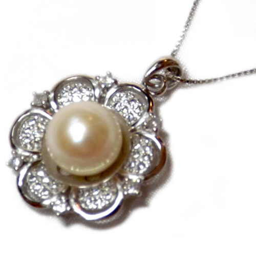 Large Flower White Pearl Pendant Necklace